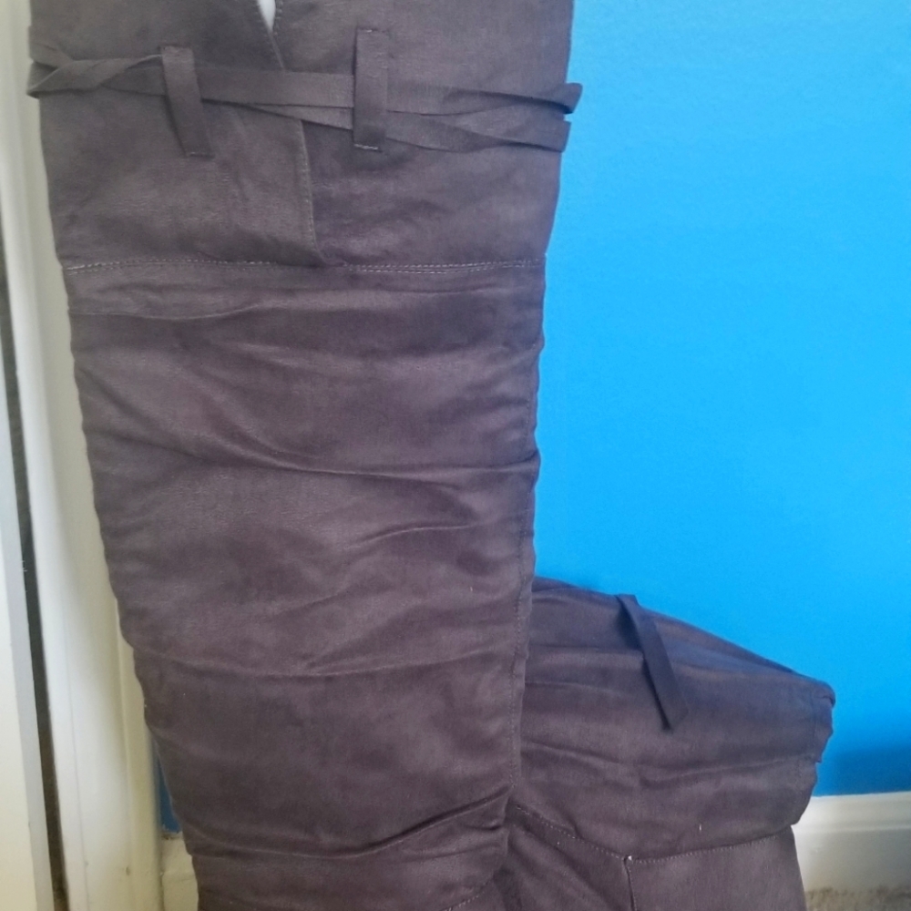 High boot with bow tieon the side